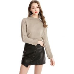 Sweter w kolorze beżowym. Brązowe swetry damskie Swetry na chłodne dni, bez wzorów, bez rękawów, bez kaptura. W wyprzedaży za 107,95 zł.