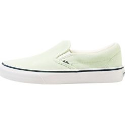 Vans CLASSIC SLIPON Półbuty wsuwane ambrosia/true white. Zielone półbuty damskie wsuwane Vans, ze skóry ekologicznej, na niskim obcasie. Za 319,00 zł.