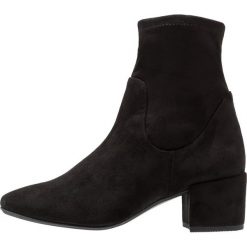 CTWLK DESPERADO Botki black. Czarne botki damskie marki CTWLK, ze skóry, klasyczne, bez obcasa, bez zapięcia. Za 569,00 zł.