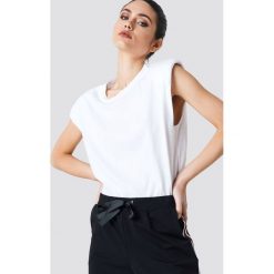 Cheap Monday Power Top Syntax Logo - White. Białe topy damskie Cheap Monday, bez wzorów, z okrągłym kołnierzem. W wyprzedaży za 60,97 zł.