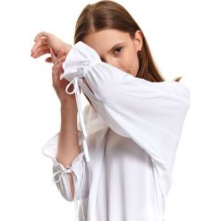 Bluzka z długim rękawem, z falbaną. Białe bluzki damskie Top Secret, bez wzorów, z tkaniny, eleganckie, z falbankami, z długim rękawem. W wyprzedaży za 54,99 zł.