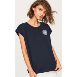 T-shirt z nadrukiem - Granatowy. Niebieskie t-shirty damskie Reserved, l, z nadrukiem. Za 29,99 zł.