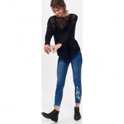 SWETER DŁUGI RĘKAW DAMSKI LUŹNY. Szare swetry oversize damskie Top Secret, na jesień. Za 69,99 zł.