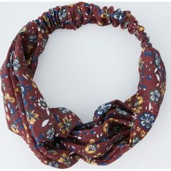 Opaska w kwiatuszki. Czerwone opaski damskie Pull&Bear, bez wzorów. Za 29,90 zł.