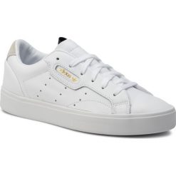 Buty adidas - Sleek W DB3258 Ftwwht/Ftwwht/Crywht. Białe buty sportowe damskie Adidas, bez wzorów, ze skóry, sportowe. W wyprzedaży za 299,00 zł.