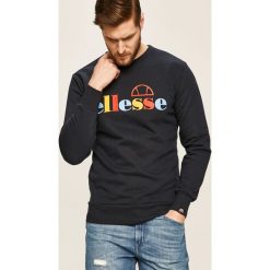 Ellesse - Bluza. Niebieskie bluzy męskie Ellesse, s, z nadrukiem, z bawełny, z okrągłym kołnierzem, bez rękawów, bez kaptura. W wyprzedaży za 199,90 zł.