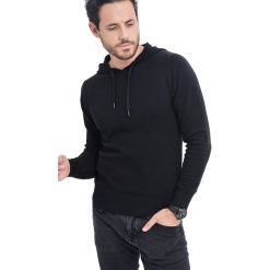 Sweter w kolorze czarnym. Czarne swetry męskie William de Faye, m, bez wzorów, z kaszmiru, z kapturem, bez kaptura. W wyprzedaży za 159,95 zł.
