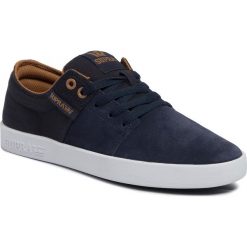 Tenisówki SUPRA - Stacks II 08183-455 Navy/Tan/White. Niebieskie półbuty męskie Supra, na co dzień, bez wzorów, ze skóry, bez zapięcia. W wyprzedaży za 179,00 zł.