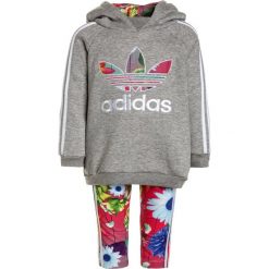 Adidas Originals SET Bluza z kapturem medium grey heather. Brązowe bluzy chłopięce marki adidas Originals, z bawełny, z kapturem. Za 249,00 zł.