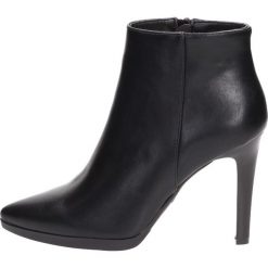 Czarne botki damskie SERGIO LEONE BT501. Czarne botki damskie Sergio Leone, klasyczne, na wysokim obcasie, bez zapięcia. W wyprzedaży za 129,00 zł.