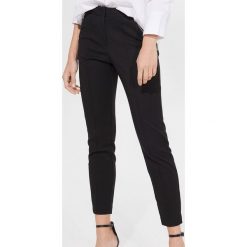 Spodnie cygaretki short length - Czarny. Czarne spodnie damskie Mohito. Za 119,99 zł.