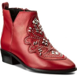 Botki BRONX - 47036-H BX 1431 Red 31. Czerwone botki damskie na obcasie marki Bronx, z materiału. W wyprzedaży za 309,00 zł.