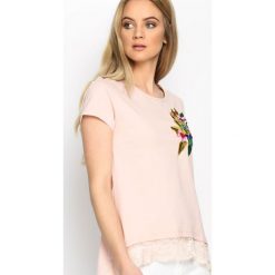 Różowy T-shirt Parrot In The Jungle. Czerwone t-shirty damskie Born2be, l. Za 54,99 zł.