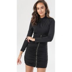 Czarna Sukienka Halimara. Czarne sukienki damskie Born2be, s, bez wzorów, z dzianiny, bez kołnierzyka, bez rękawów. Za 219,99 zł.
