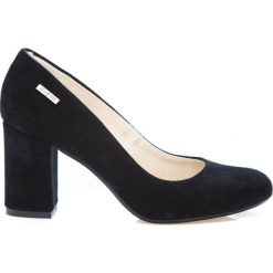 Zamszowe czółenka na słupku - skóra naturalna - model 042 - kolor czarny welur. Czarne czółenka damskie Zapato, na co dzień, bez wzorów, z jeansu, z okrągłym noskiem, bez obcasa, na obcasie. W wyprzedaży za 179,40 zł.