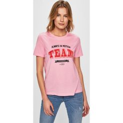 Vero Moda - Top. Żółte bluzki damskie Vero Moda, s, z nadrukiem, z bawełny, z okrągłym kołnierzem. W wyprzedaży za 29,90 zł.