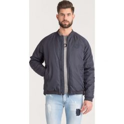 BOMBERKA Armani Exchange. Niebieskie płaszcze męskie Armani Exchange, xl, bez wzorów, z gumy, bez kaptura. Za 516,00 zł.