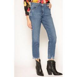 Jeansy Regular Fit Patrizia Pepe 8J0371/A1WZB-C798. Niebieskie jeansy damskie Patrizia Pepe. W wyprzedaży za 509,00 zł.