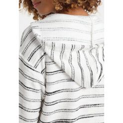 Vince Camuto NUBBY STRIPE HOODIE Bluza z kapturem rich black. Czarne swetry damskie Vince Camuto, xs, bez wzorów, z bawełny, bez rękawów, z kapturem. Za 419,00 zł.