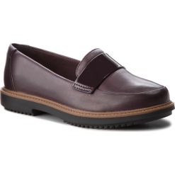 Półbuty CLARKS - Raisie Arlie 261363304 Aubergine. Czerwone półbuty damskie marki Clarks, na co dzień, bez wzorów, ze skóry ekologicznej, bez obcasa, na obcasie, bez zapięcia. W wyprzedaży za 189,00 zł.