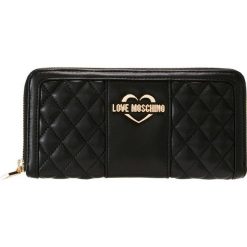 Love Moschino QUILTED WALLET ZIPAROUND Portfel nero. Czarne portfele damskie marki Love Moschino. Za 419,00 zł.