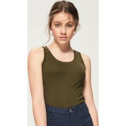 Top basic - Khaki. Brązowe topy damskie marki Sinsay, xl, bez wzorów, bez kołnierzyka. Za 7,99 zł.