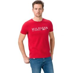 Tommy Hilfiger Corp Koszulka Czerwony. Czerwone podkoszulki męskie TOMMY HILFIGER, m, z nadrukiem, z bawełny, z krótkim rękawem. Za 221,95 zł.