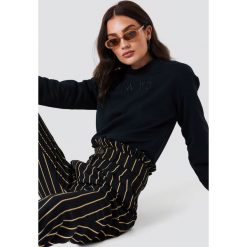Bluzy rozpinane damskie: NA-KD Urban Bluza z haftem NA-KD - Black