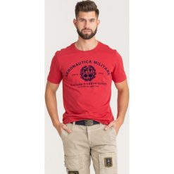 T-SHIRT Aeronautica Militare. Czerwone t-shirty męskie Aeronautica Militare, s, z nadrukiem, z bawełny, z okrągłym kołnierzem. Za 209,00 zł.