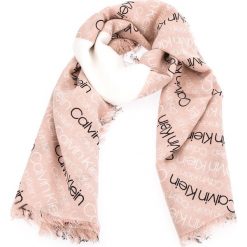 Chusty damskie: Chusta CALVIN KLEIN BLACK LABEL – Logo Scarf M K40K400238 628