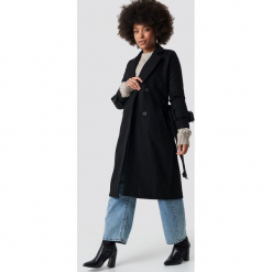 Moves Płaszcz Belva - Black. Czarne płaszcze damskie pastelowe Moves, w paski. Za 485,95 zł.