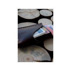 Old Friend Wallet – minimalistyczny portfel skórzany, ręcznie szyty. Brązowe portfele męskie marki Woodsman craft, ze skóry. Za 149,00 zł.
