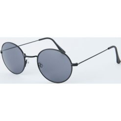 Okrągłe czarne okulary przeciwsłoneczne. Czarne okulary przeciwsłoneczne męskie marki Pull&Bear, okrągłe. Za 49,90 zł.