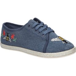 Trampki haftowane Casu BA36-12. Szare trampki i tenisówki damskie Casu, z haftami, bez zapięcia. Za 29,99 zł.