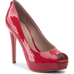 Szpilki GUESS - Hadie 13 FL7H13 PAT07 RED. Czerwone półbuty damskie Guess, z aplikacjami, ze skóry ekologicznej, bez obcasa, na obcasie, bez zapięcia. Za 669,00 zł.