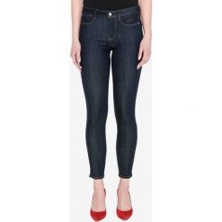 Guess Dżinsy Niebieski. Niebieskie jeansy damskie Guess. Za 447,95 zł.