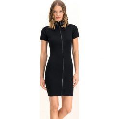Sukienka dzianinowa MICHAEL Michael Kors MU98Z9W5ZV. Czarne sukienki damskie MICHAEL Michael Kors, s, bez wzorów, z elastanu, bez kołnierzyka, bez rękawów. W wyprzedaży za 539,00 zł.