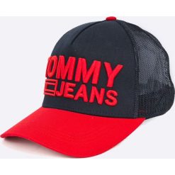 Tommy Jeans - Czapka. Czerwone czapki z daszkiem męskie Tommy Jeans, z bawełny. Za 179,90 zł.