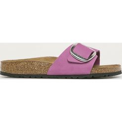 Birkenstock - Klapki skórzane Madrid Big Buckle. Fioletowe klapki damskie Birkenstock, bez wzorów, ze skóry, bez obcasa, na obcasie. Za 369,90 zł.