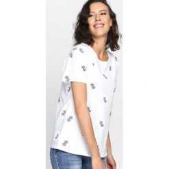Biały T-shirt Into My Life. Białe bluzki damskie Born2be, l. Za 24,99 zł.