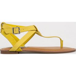 Steve Madden - Sandały Hidden. Żółte klapki damskie Steve Madden, bez wzorów, ze skóry, bez obcasa, na obcasie. W wyprzedaży za 199,90 zł.