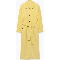 Płaszcz sztruksowy w kolorze jasnożółtym. Żółte kurtki damskie American Vintage, m, w paski, z tkaniny, bez kaptura. W wyprzedaży za 419,95 zł.