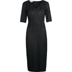 Patrizia Pepe Sukienka. Sukienki damskie Patrizia Pepe, bez wzorów, z żakardem, bez kołnierzyka, bez rękawów, dopasowane. Za 299,00 zł.