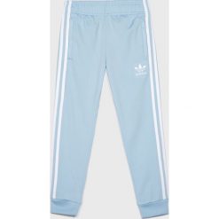 Adidas Originals - Spodnie dziecięce 128-164 cm. Niebieskie spodnie dziewczęce adidas Originals, s, bez wzorów, z poliesteru, casualowe. W wyprzedaży za 149,90 zł.