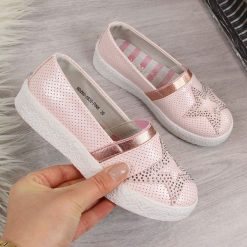 Tenisówki dziewczęce slip on różowe 32. Różowe trampki dziewczęce NoName, bez wzorów, bez zapięcia. Za 79,99 zł.