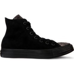 Converse czarne 157633 Chuck Taylor All Star. Czarne trampki i tenisówki damskie Converse, bez wzorów, ze skóry, na sznurówki. W wyprzedaży za 309,00 zł.