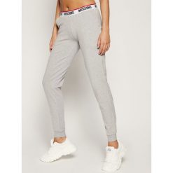 Spodnie dresowe Moschino Underwear & Swim A4203 9027. Szare spodnie damskie Moschino Underwear & Swim, s, z dresówki. W wyprzedaży za 389,00 zł.