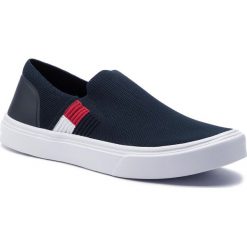Tenisówki TOMMY HILFIGER - Lightweight Knit Flag Slip On FM0FM02546 Midnight CKI. Niebieskie półbuty męskie TOMMY HILFIGER, na co dzień, bez wzorów, z gumy, klasyczne, bez zapięcia. W wyprzedaży za 199,00 zł.