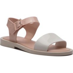 Sandały MELISSA - Mar Sandal Ad 32337 Beige/White/Pink 53279. Różowe klapki damskie Melissa, bez wzorów, z tworzywa sztucznego, bez obcasa, na obcasie. W wyprzedaży za 239,00 zł.