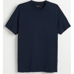 T-shirt basic -. T-shirty męskie Reserved, s, bez wzorów, bez kołnierzyka. Za 25,99 zł.